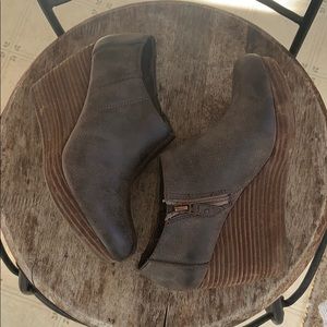 Dr. Scholl’s true comfort wedge bootie